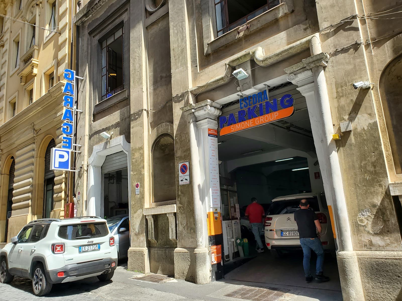 L'ingresso — Parking Esedra